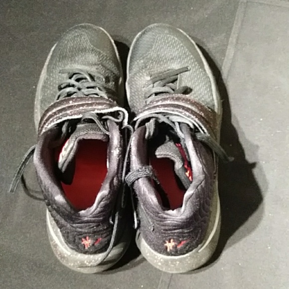 Nike Kyrie 2 Wolf Pack - Picture 5 of 7